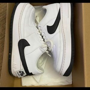 Nike size 8.5 in womens